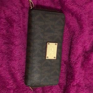 Michael kors brown wallet